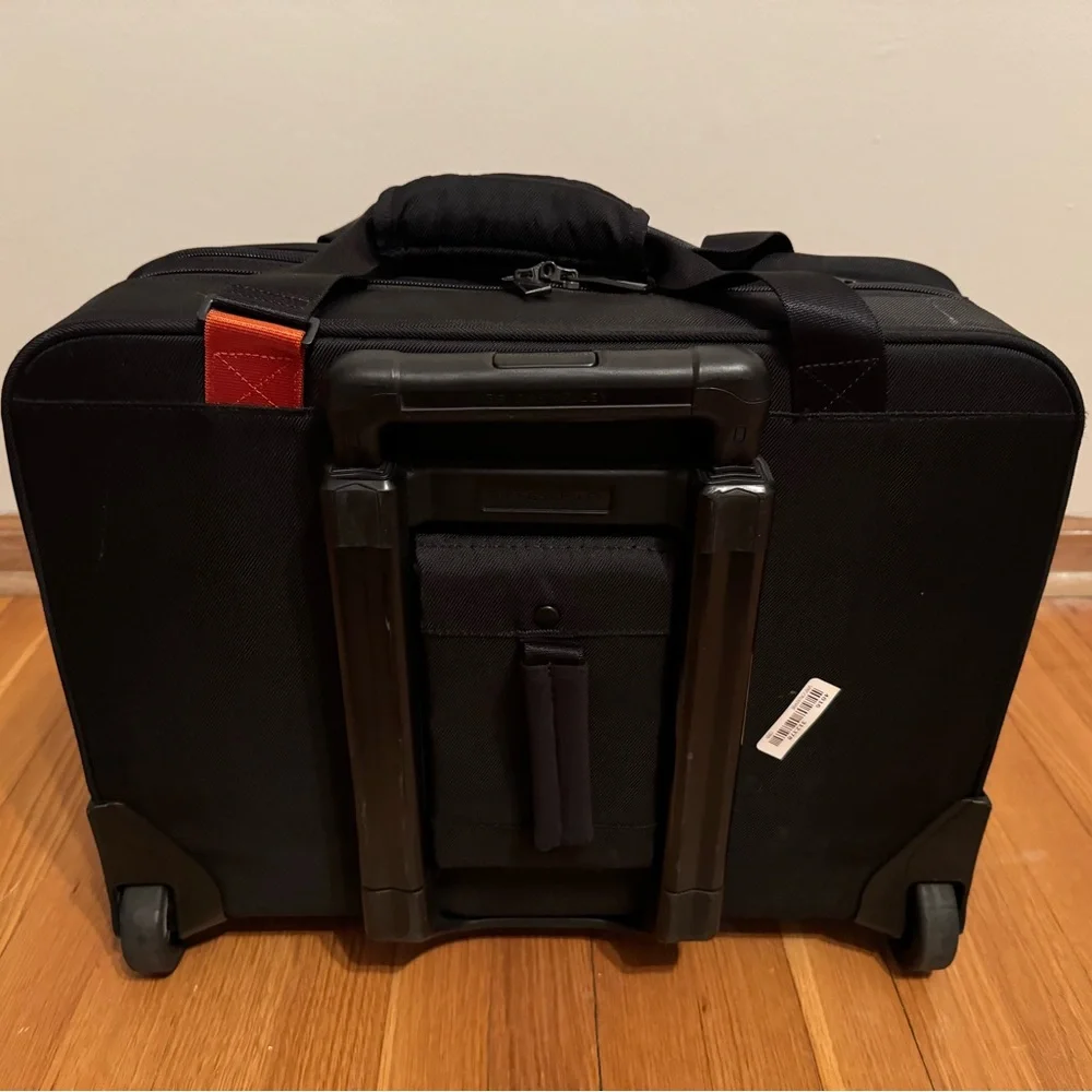 Briggs & Riley Black Navigate Rolling Case